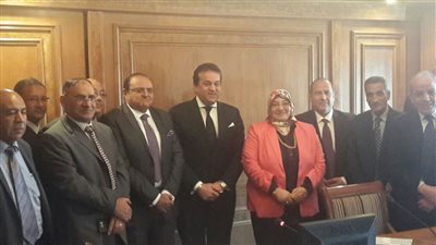 وزير التعليم العالى يؤكد على النهوض بالعملية التعليمية بها وتطوير البنية التحتيه للمعاهد 