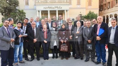 التعليم تناقش كيفية تذليل العقبات التى تواجه مراكز التطوير التكنولوجي