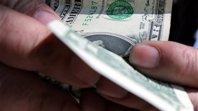الدولار يبدأ رحلة الهبوط أمام الجنيه في تعاملات اليوم.. تعرف علي سعر الشراء والبيع بجميع البنوك المصرية 