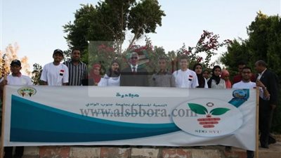 رئيس جامعة جنوب الوادي يتفقد مبادرة السماد العضوي من المخلفات