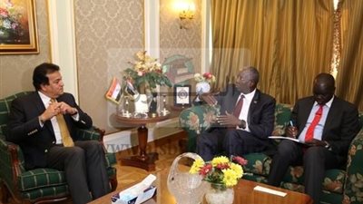 عبدالغفار يؤكد على عمق العلاقات مع جنوب السودان .. ودعم طلابها الدارسين بمصر