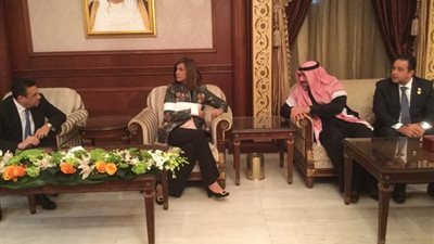 وزيرة الهجرة تلتقي المحام الكويتي ‏لتوكيله الدفاع في قضية الاعتداء على المواطن المصري