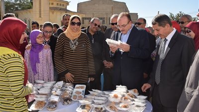 محافظ بني سويف : يتابع تجربة تعميم معارض القرى المنتجة للترويج لمنتجاتها