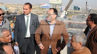 وزير الإسكان يتفقد كوبرى العبور بمدينة 6 أكتوبر ويكلف بسرعة الانتهاء من الاتجاهين 
