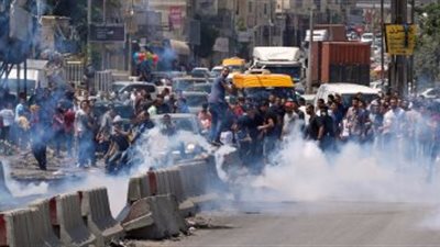 عاجل| بالفيديو.. اندلاع اشتباكات عنيفه بمحيط السفارة الأمريكية فى بيروت بين متظاهرين وقوات الأمن