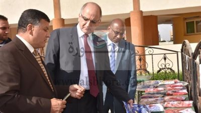 المعرض الخيري للملابس بكلية التربية الرياضية بجامعة مدينة السادات