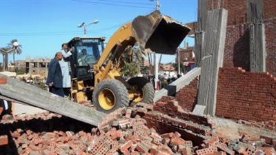 محافظ سوهاج: إزالة 19حالة تعدى على الأراضى الزراعية وأملاك الدولة بمدينة جهينة