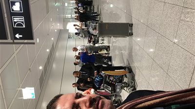 ٢٠ صحفيا مصريا عالقون في مطار ميونيخ “صور