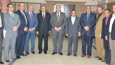 محافظ بني سويف يؤكد لأعضاء النادي أهمية الإدارة بفكر استثماري لتحقيق تطلعات الشارع الرياضي السويفي