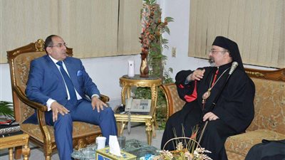 بالصور.. محافظ سوهاج يستقبل بطريرك الاقباط الكاثوليك.. ويؤكد على أهمية الحفاظ على النسيج الوطنى 