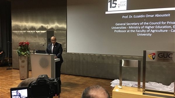 ابوستيت اثناء القاء