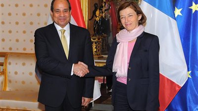 السيسي يلتقي وزيرة الدفاع الفرنسية