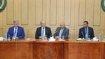 وزير التنمية المحلية يكرم عددا من القيادات  التنفيذية المتميزة بمحافظة المنوفية