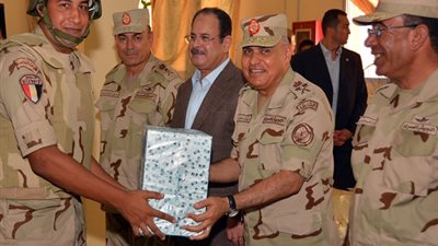 مصادر أمنية: صدقى صبحى وعبدالغفار غادرا العريش قبل عملية استهداف المطار