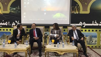 المصريون بالإمارات: ندعم  الرئيس السيسي ونقدر ما يقوم به من جهود تنموية للوطن