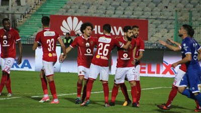 الأهلي يخطف الفوز من سموحة بهدفيىن 