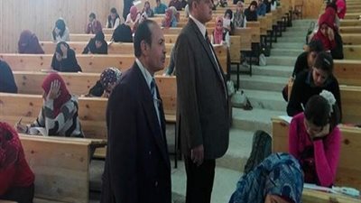 بداية امتحان التيرم الأول بكلية الحقوق بجامعة جنوب الوادى