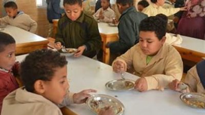 وجبات ساخنة لطلاب المدارس