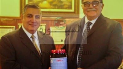 خالد عبدالغفار يتلقى تقريرًا من المركز القومي للبحوث حول استخدام منتج EMR1 فى زيادة إنتاج الاستزراع السمكي