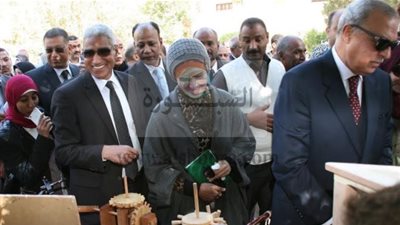 محافظ قنا ورئيس جامعة جنوب الوادى يتفقدان أعمال القافلة التنموية