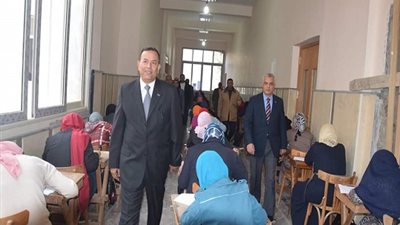 الخولى ومبارك يتفقدان الامتحانات بكليات التربية والطب البيطري والزراعة 