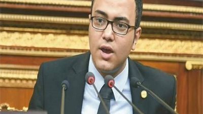 عاجل.. نائب برلمانى يطالب بضرورة زيادة رواتب المعلمين حتى يؤدون عملهم على أكمل وجه  