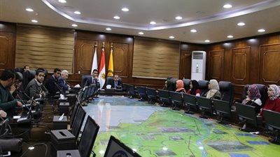 رئيس جامعة بنى سويف: توفير 20 جهاز لاب توب للطلاب المكفوفين بالجامعة