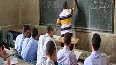 وكيل مدرسة يحرض تلاميذ بالاعدادى على تصوير معلمهم أثناء الحصة وبدون علمه بروض الفرج التعليمية!!