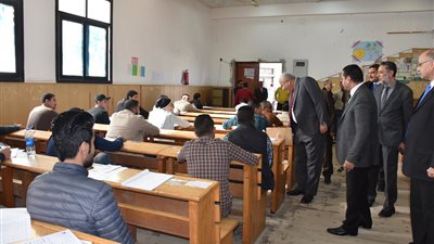 بالصور.. جولة تفقدية لمتابعة سير امتحانات نص العام بجامعة مدينة السادات