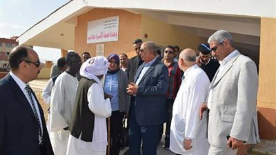 بالصور.. مناظرة 701 حالة طبية في القافلة المشتركة بين جامعتى جنوب الوادى والزقازيق بحلايب