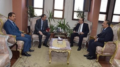 بالصور.. محافظ بني سويف يبحث مع نائب الوزير للتعليم الفني ربط الخريجين بسوق العمل