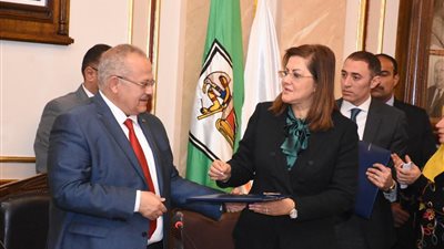 بالصور .. رئيس جامعة القاهرة يتفقد سير امتحانات الفصل الدراسي الأول بعدد من الكليات ويؤكد اتخاذ الجامعة لكافة التدابير الخاصة بأعمال الامتحانات وتأمينها