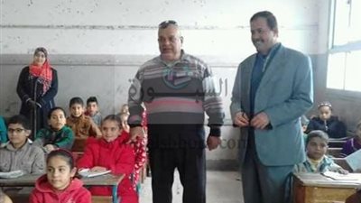 مدير تعليم بلطيم بكفرالشيخ يتابع إمتحانات النقل بالمدارس