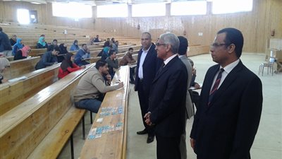 جولة تفقدية لرئيس جامعة جنوب الوادي بلجان الامتحانات بكليات الجامعة