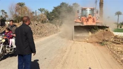 محافظ سوهاج: رفع 60 طن مخلفات رى بطريق الشيخ مكرم