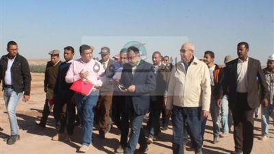 وزير الإسكان والمحافظ يتفقدان الإسكان الاجتماعى والشريط النهرى السياحى بأسوان الجديدة