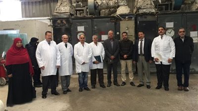 وزير التعليم العالى يستعرض تقريراً حول آليات التعاون مع وزارة التجارة والصناعة فى إطار ربط البحث العلمى بالصناعة