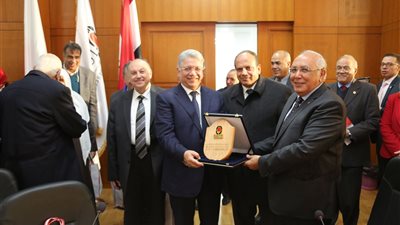 جمال شيحة : نناقش قانون بعطي الحق للجامعات بانشاء شركات مساهمه تخدم البحث العلمى وتطبيقاته المختلفة