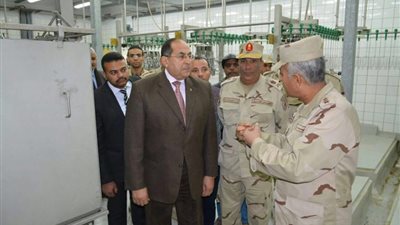 محافظ سوهاج وقيادات المنطقة الجنوبية العسكرية يتفقدون المجزر الالى بالمنطقة الصناعية بغرب جرجا 