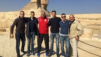 طاقم الحكام الايطالى يزور معالم القاهرة قبل المغادرة