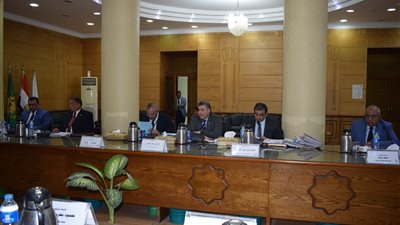 معرض منتجات جامعة بنها بأسعار التكلفة.. وخدمات مجانية للتخفيف عن المواطنين