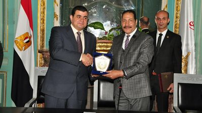 توقيع برتوكول بين جامعة عين شمس ودار الكتب 