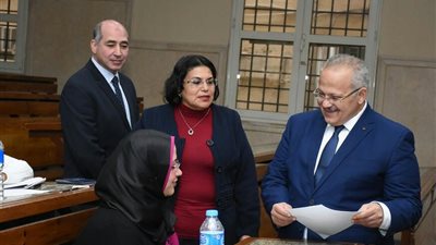 رئيس جامعة القاهرة: امتحانات الطلاب تتواصل بهدوء وتطبيق 