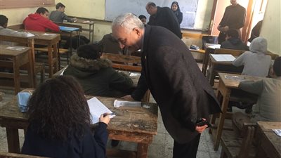 إحالة 7 معلمين الى الشئون القانونية