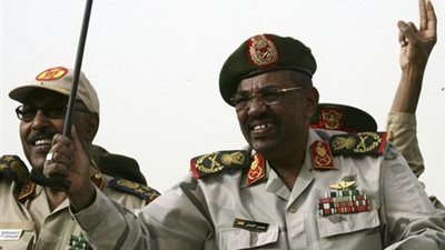 بعد ظهور البشير بالزي العسكري| سودان تربيون: السودان عازم على تصعيد قوي ضد مصر خلال أيام.. و