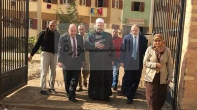 نائب رئيس جامعة الأزهر يتفقد إمتحانات كلية الدراسات الإسلامية للبنات بكفرالشيخ