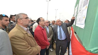 بالصور.. وزير الإسكان يتفقد أكبر حركة تطوير ورفع كفاءة لطرق القاهرة الجديدة