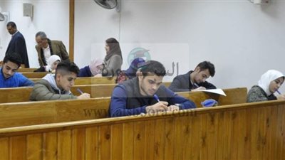 750 طالب يؤدون امتحانات الترم الأول بحاسبات القناة