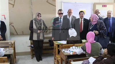 محافظ كفرالشيخ يتفقد لجان امتحانات الشهادة الإعدادية