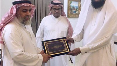 حارس مدرسة.. حصل على البكالوريوس وعينه على الدكتوراه